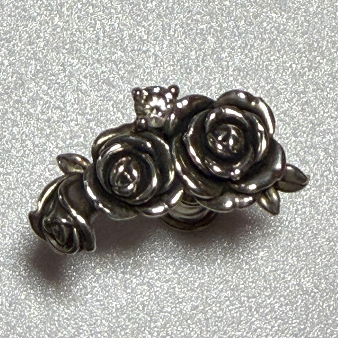 Justin Davis バラモチーフ ピアス(片耳用)