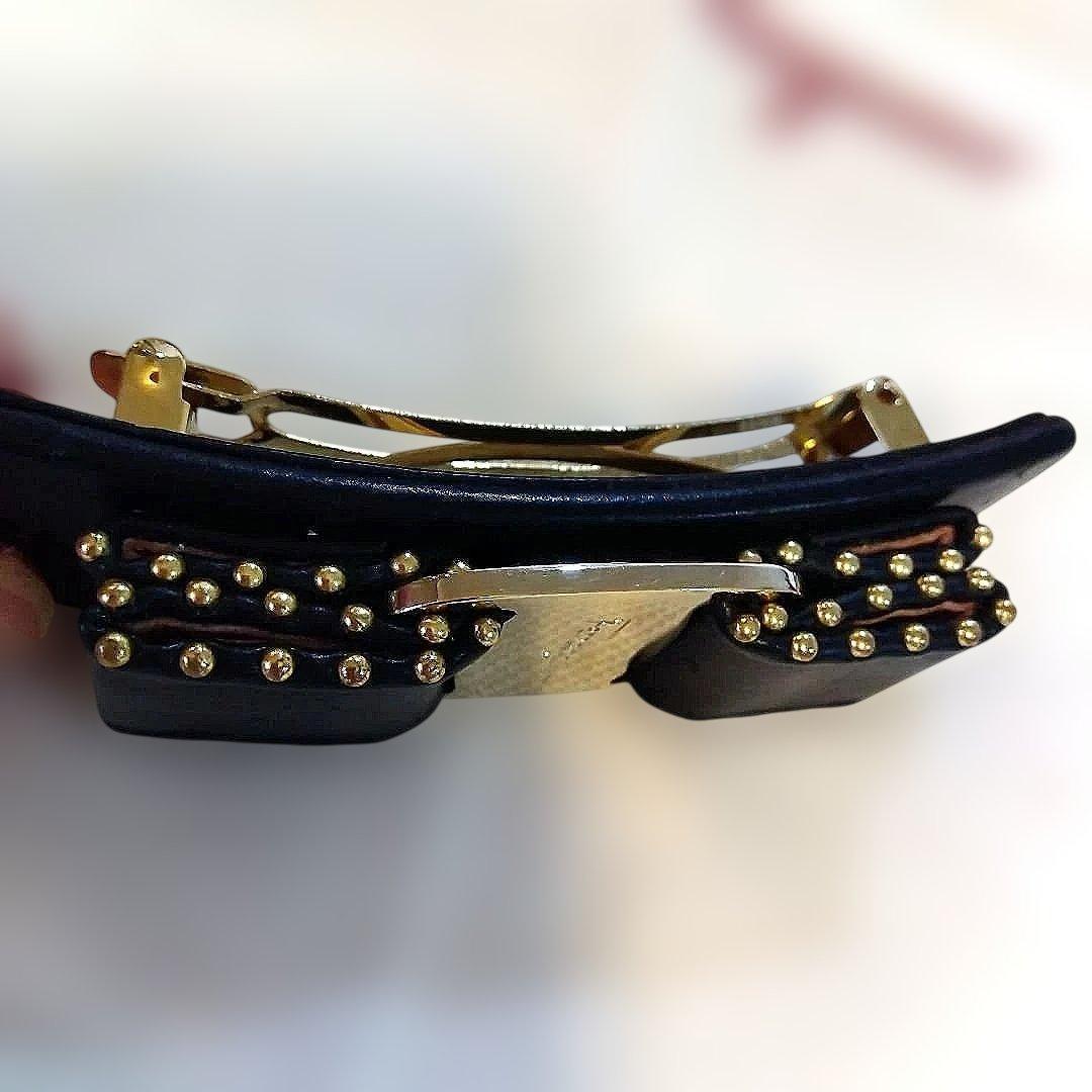 サルバトーレ・フェラガモ　 リボン型ヘアクリップ 黒金