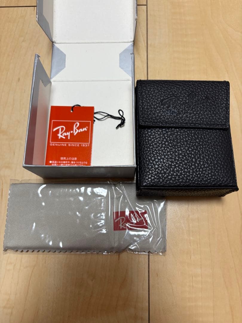 Ray-Ban ブラックサングラス ケース付き