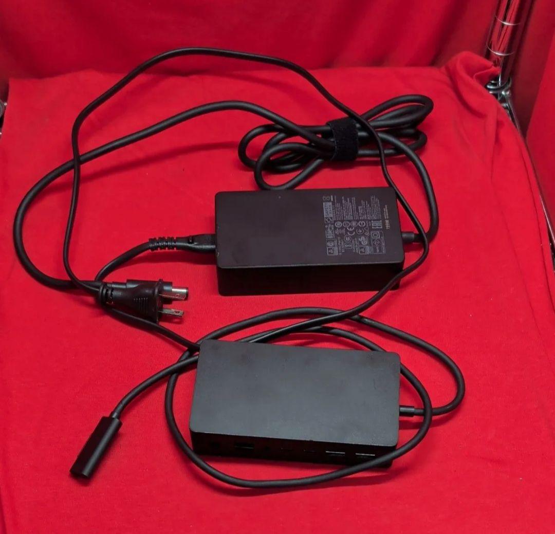 Microsoft Surface Dock2 と ACアダプター 199W