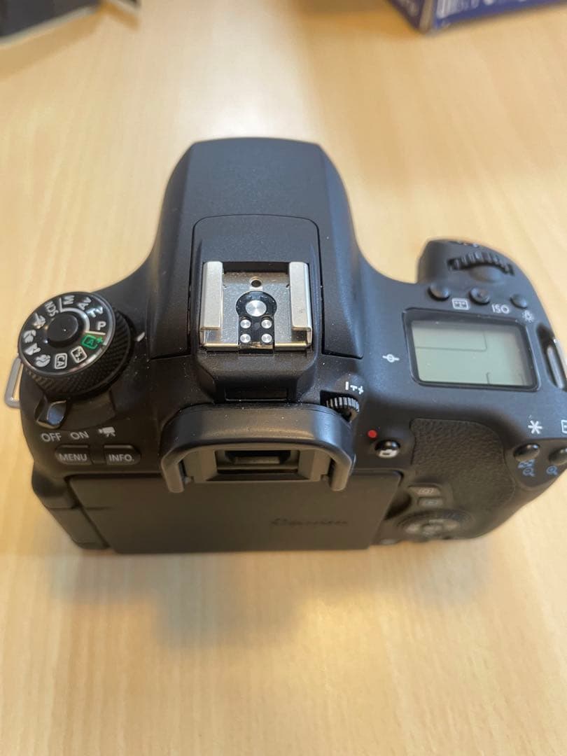 Canon EOS 8000D 一眼レフカメラ　バッテリー2個