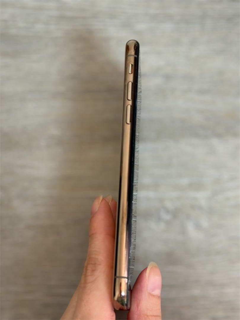 iPhone Xs ゴールド 画面にひびあり