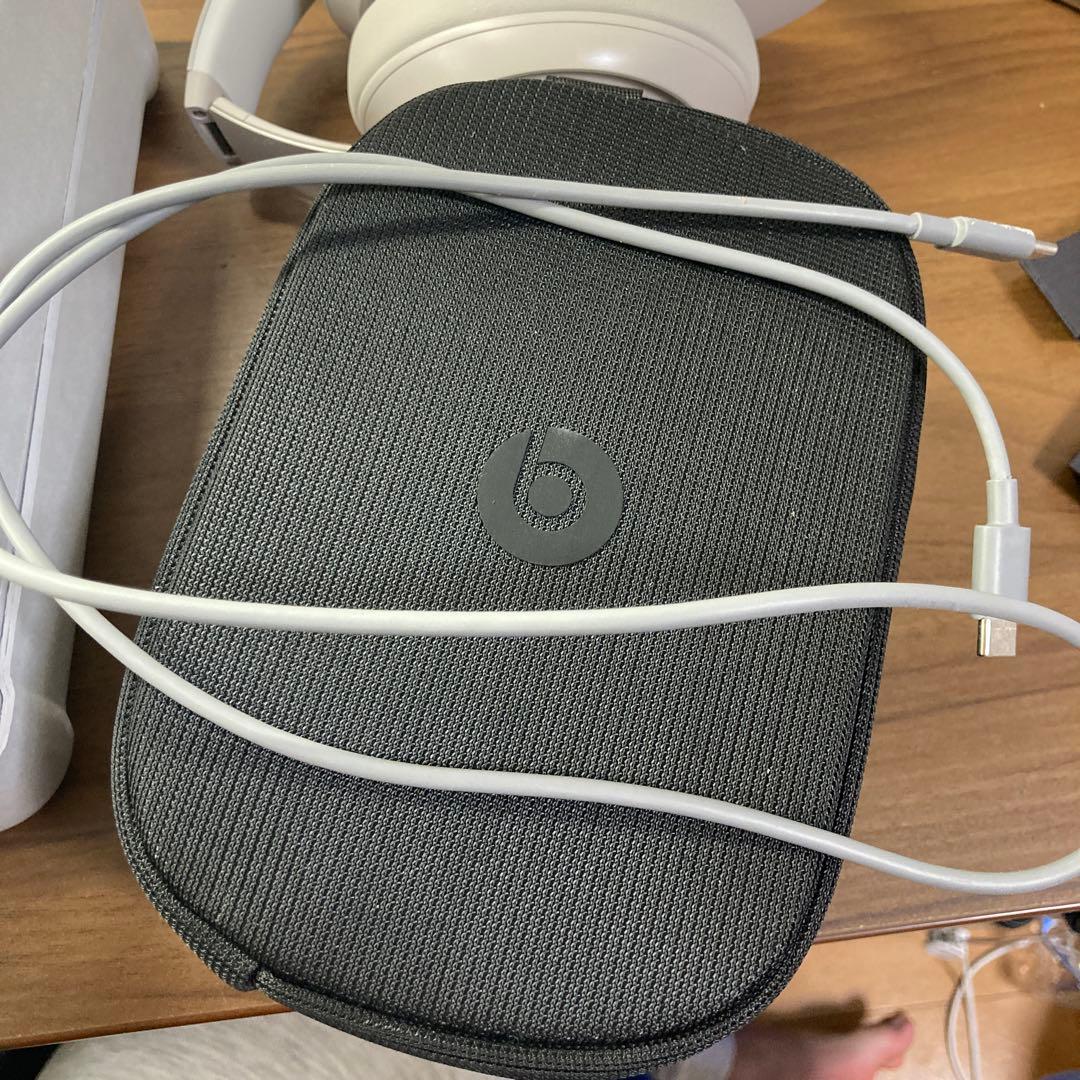 Beats Studio Pro ワイヤレスヘッドホン　サンドストーン