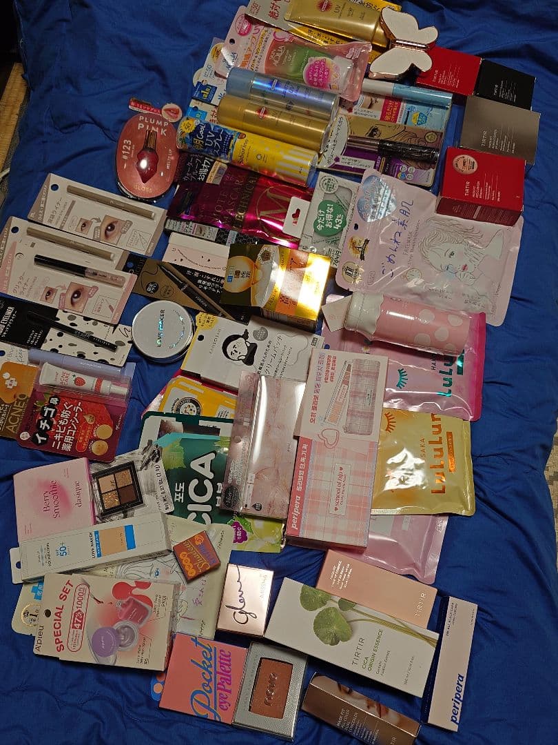 化粧品　新品未使用　大量まとめ売り　fwee，TIRTIR,etc...