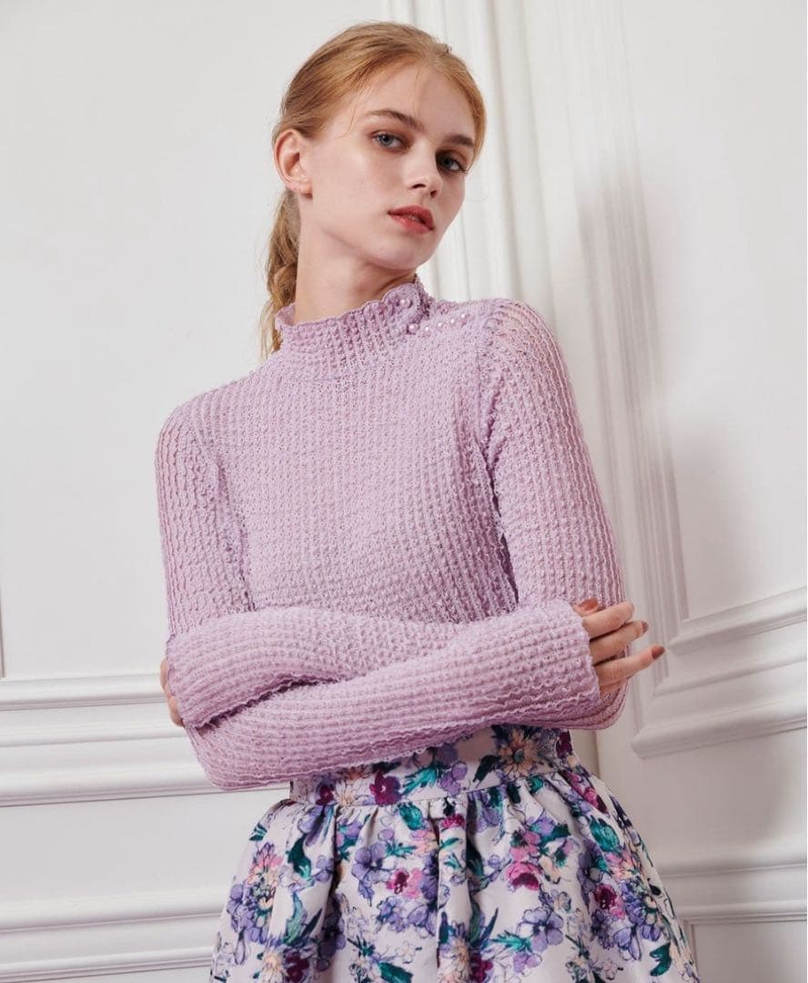 新品未使用 ルルウィルビー ハイネック パールボタン 長袖