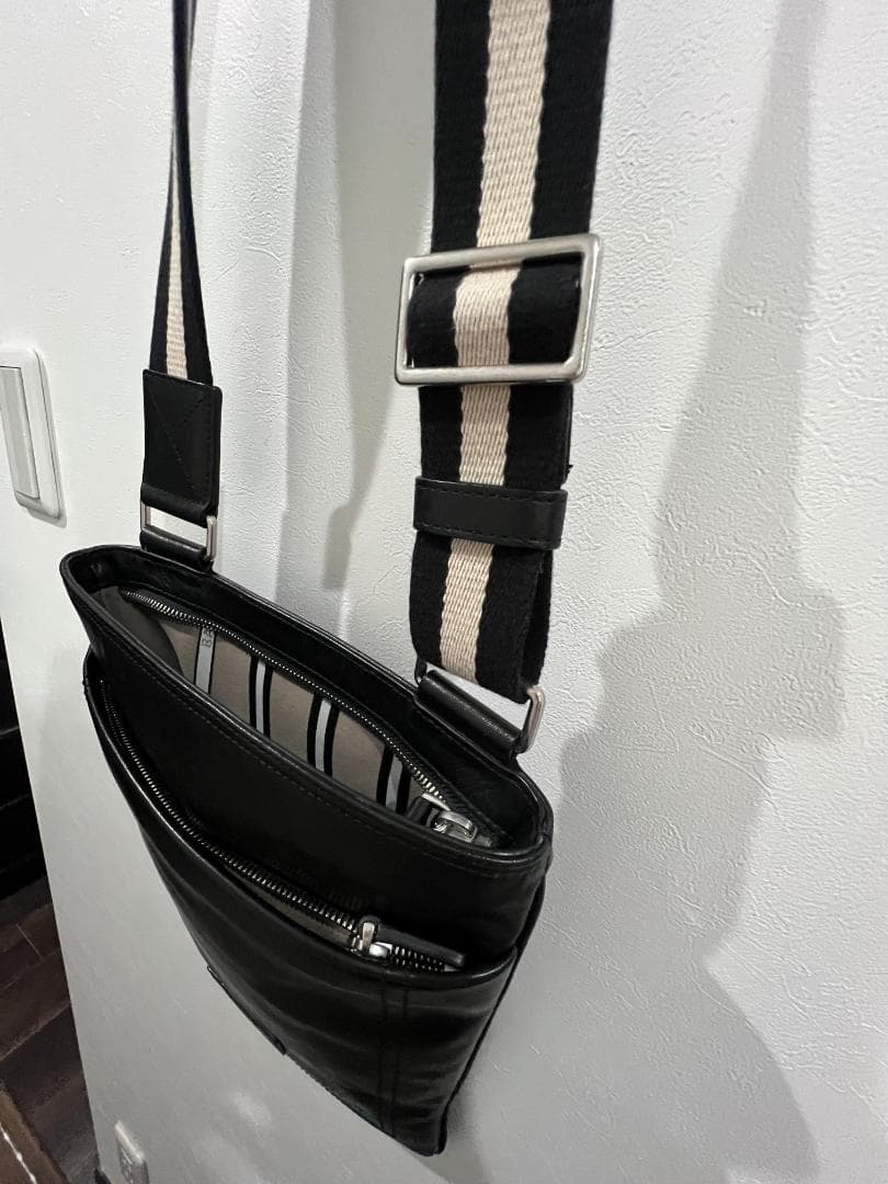 バリー　ショルダーバッグ