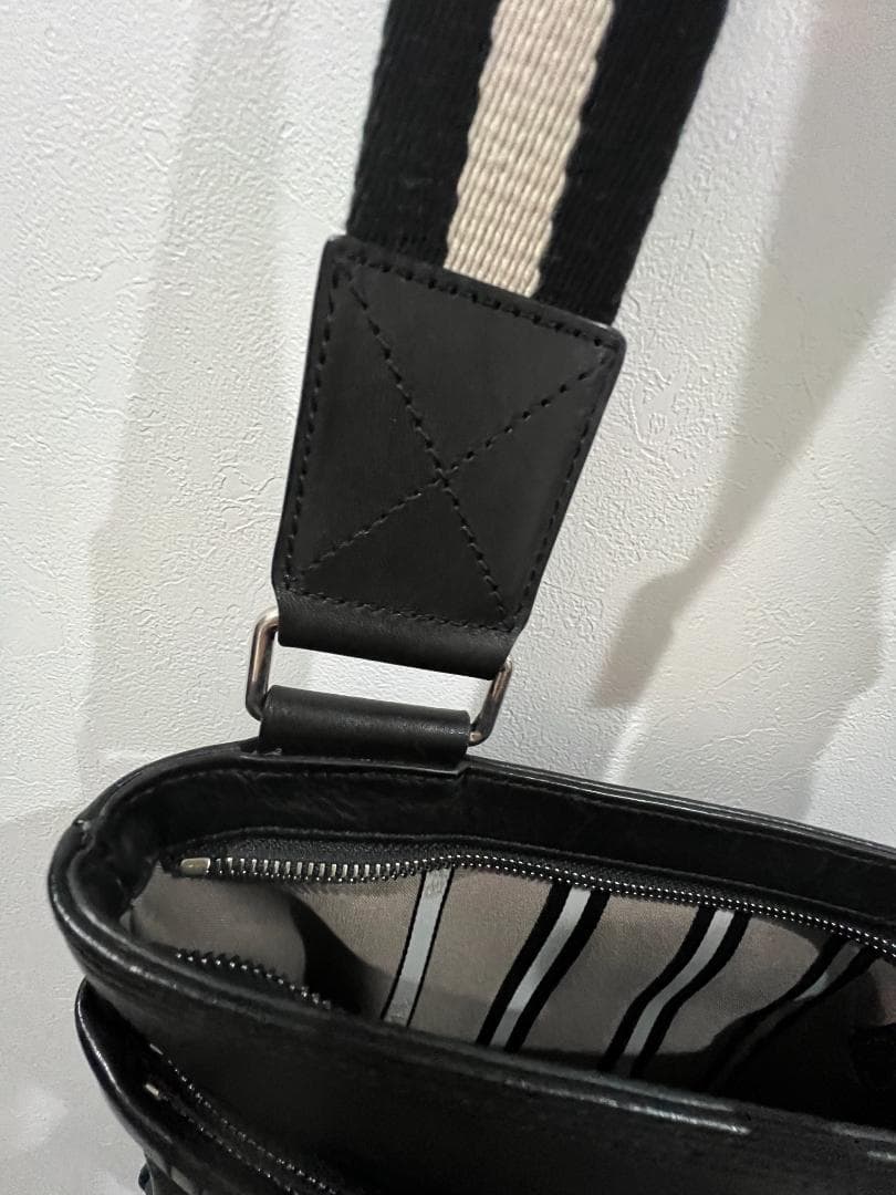 バリー　ショルダーバッグ