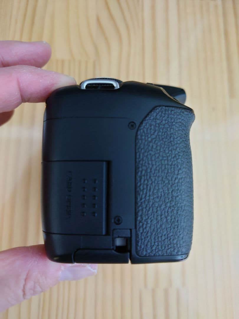 Canon EOS Kiss X3 EF-S 18-55mm 約30192回