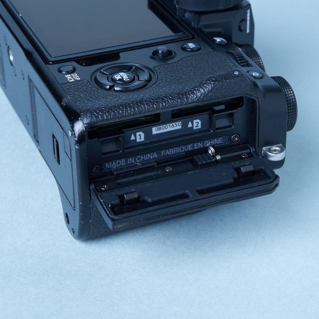 【完動品】FUJIFILM X-T4 ボディ