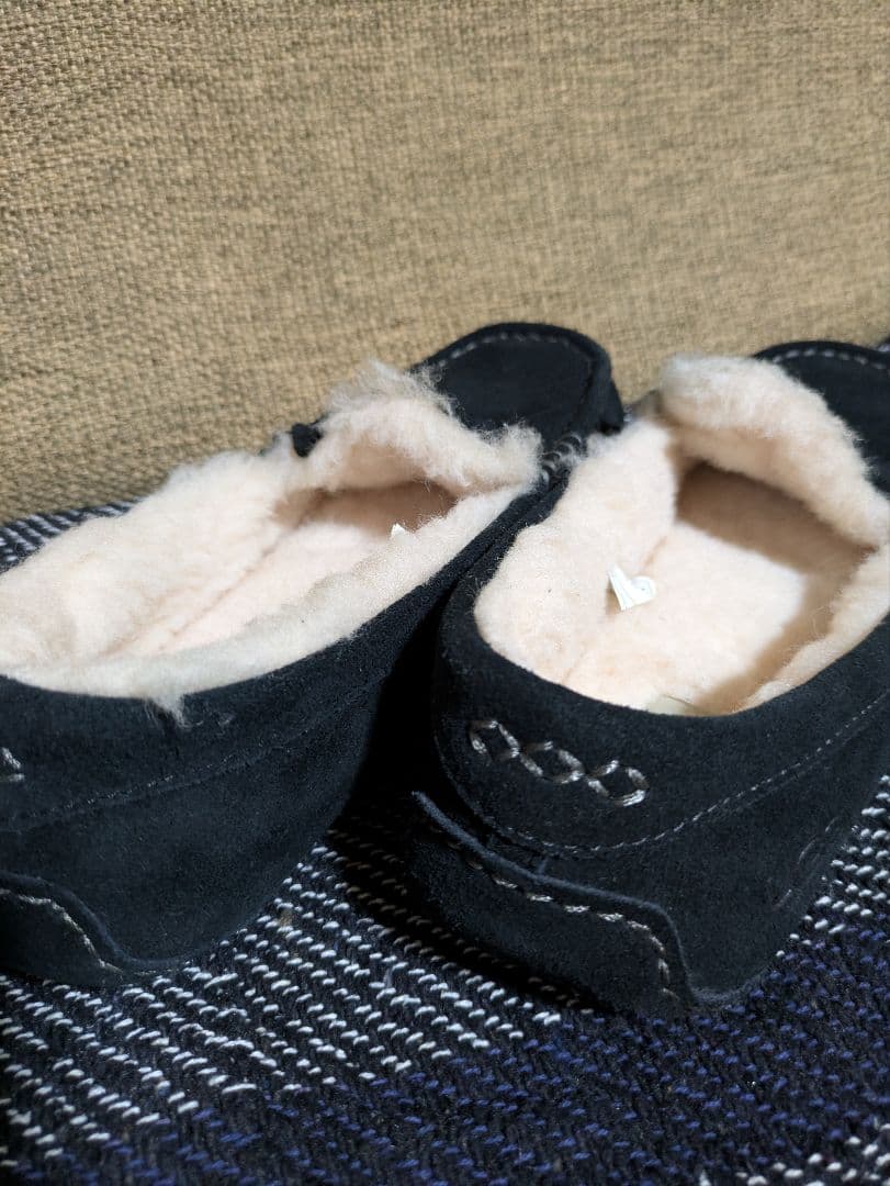 【極美品】UGG 黒スエードモカシンシューズ 24cm