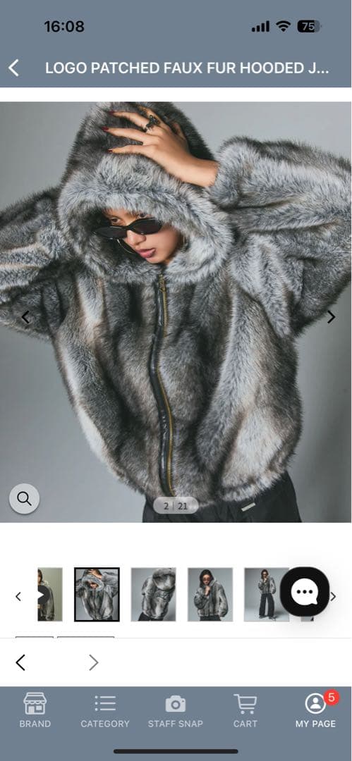 ジャケット・アウター LOGO PATCHED FAUX FUR HOODED JACKET