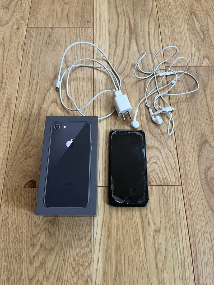 Apple iPhone 8 スペースグレー 本体　64GB