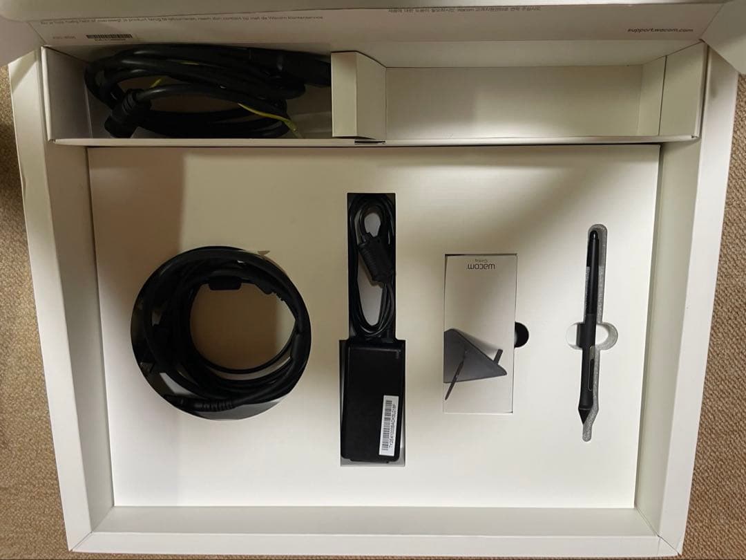 Wacom Cintiq 16 + 周辺機器