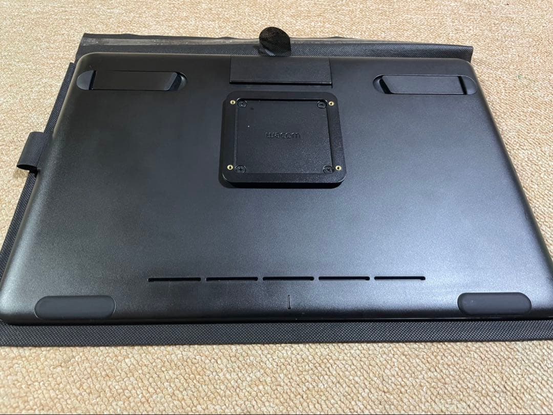 Wacom Cintiq 16 + 周辺機器