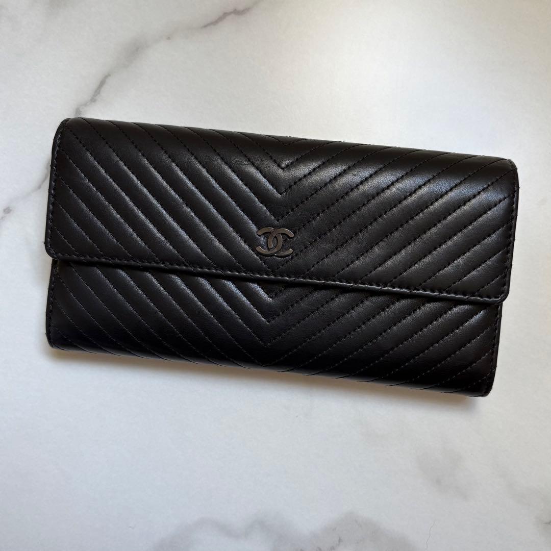 CHANEL シャネル レザー Ｖステッチ ⻑財布 ブラック ソーブラック