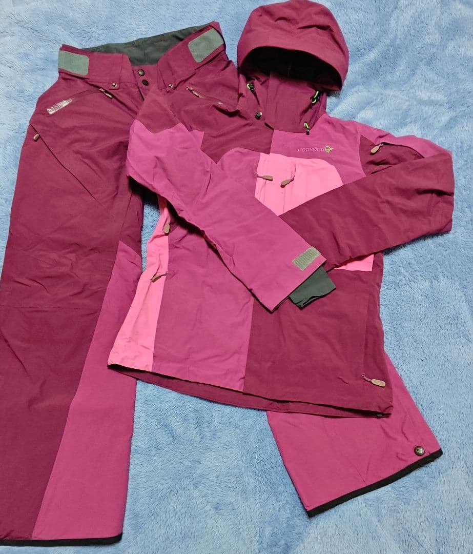 NORRØNA GORE-TEX スノーウエアジャケットとパンツのセット