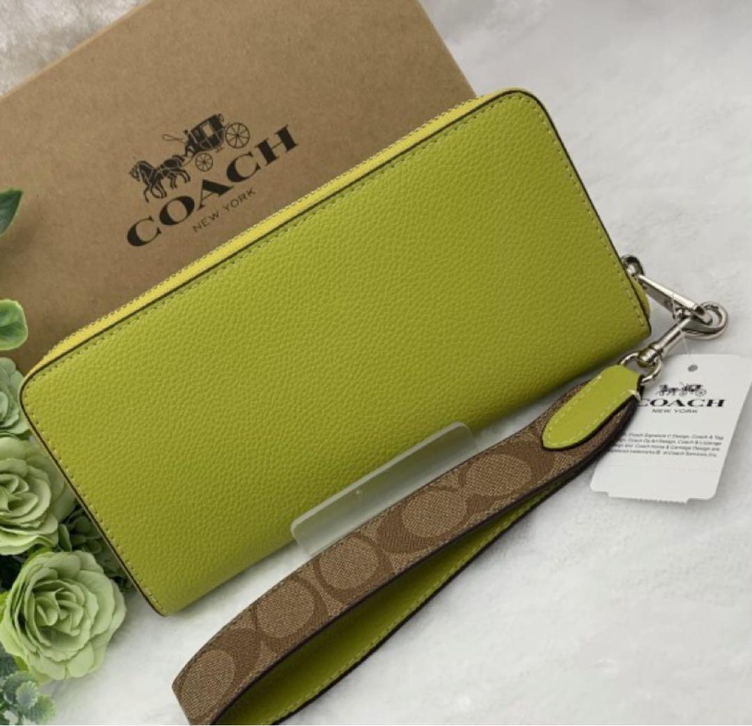 COACH ライムグリーン 長財布