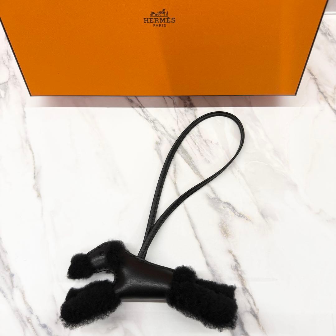 【新品未使用】エルメス バディ チャーム ブラック 黒 ムートン W刻印