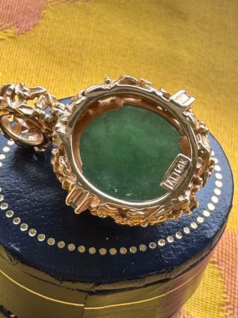SALE 最終価格貴重！未使用14Ｋグリーンジェイド 花彫刻 ペンダントトップ
