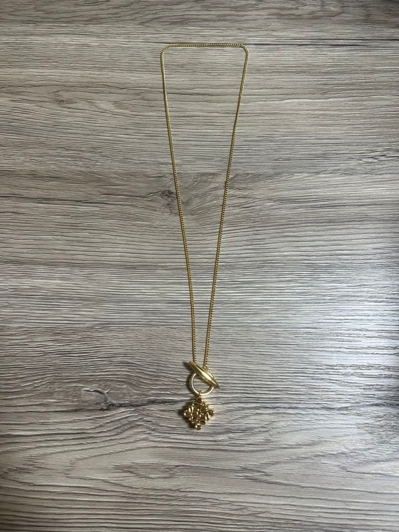 LOEWE ゴールドペンダント ネックレス