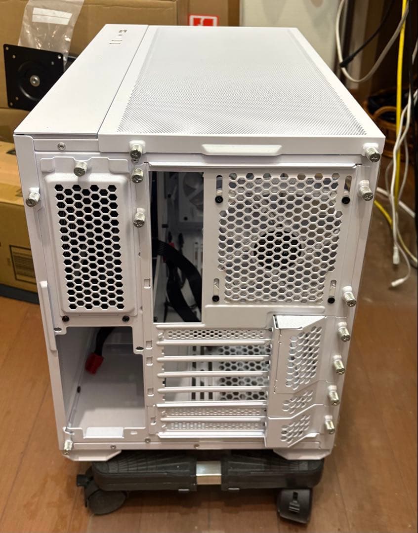 ★人気のホワイト　リアンリ 3面メッシュ 011AIR MINI ATX電源搭載