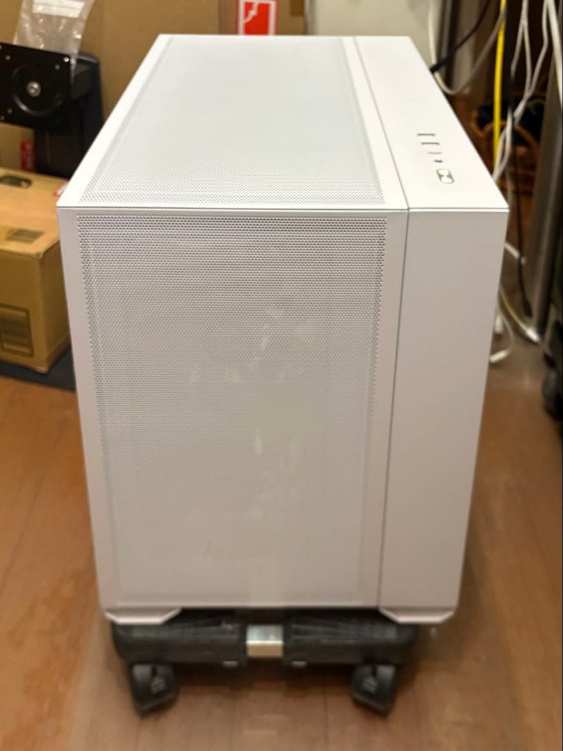 ★人気のホワイト　リアンリ 3面メッシュ 011AIR MINI ATX電源搭載