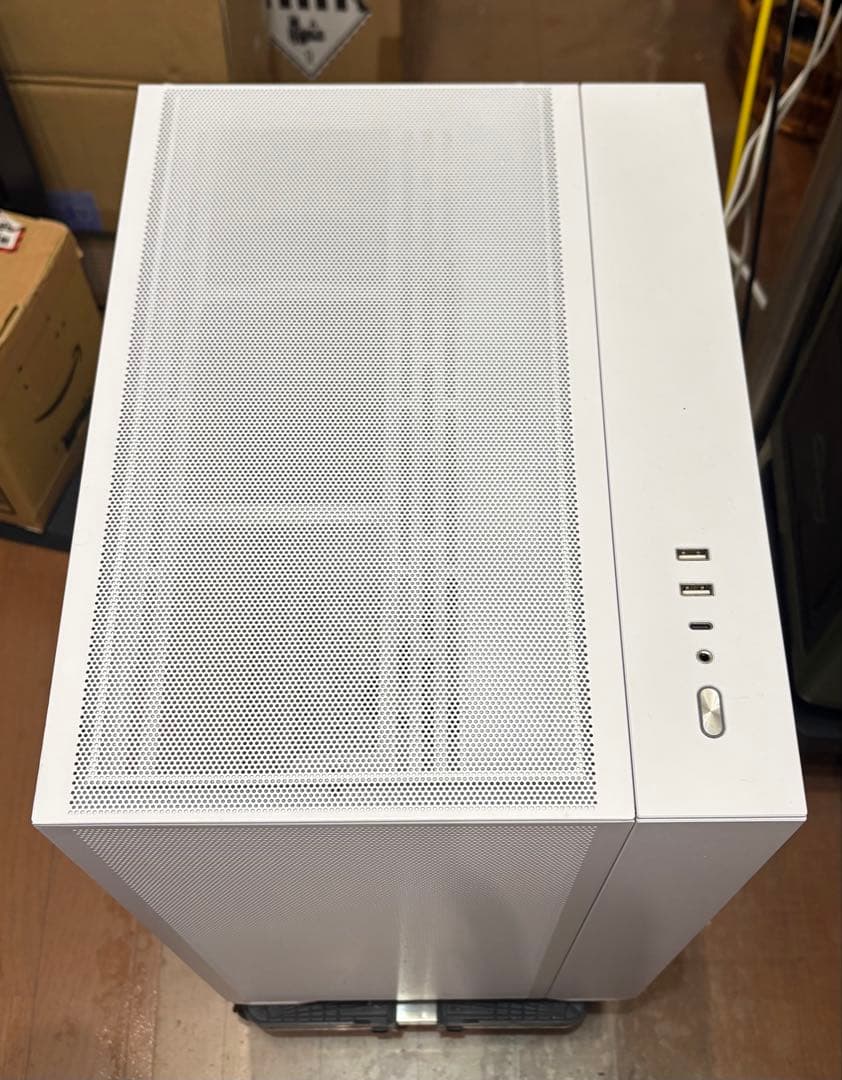 ★人気のホワイト　リアンリ 3面メッシュ 011AIR MINI ATX電源搭載