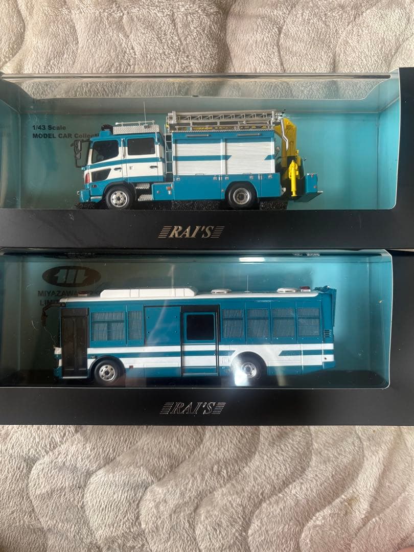 RAI'S 1/43 警察車両 ミニカー2台セット