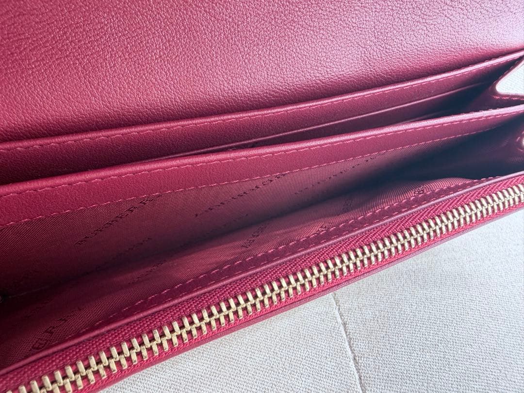 バーバリー　長財布　ノバチェック　フラップ　ロゴプリント　レザー　美品　レッド