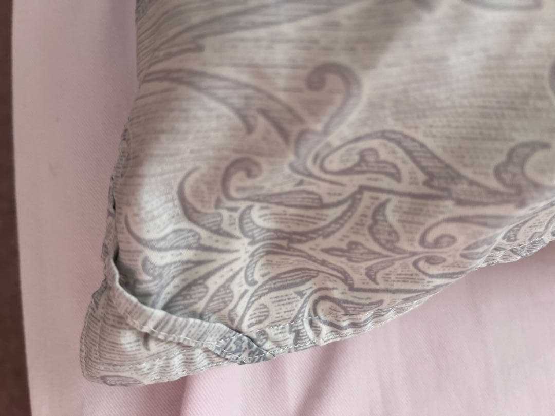 羽毛布団　ダウン85%フェザー15%詰物1.3キロ　150×210 cm