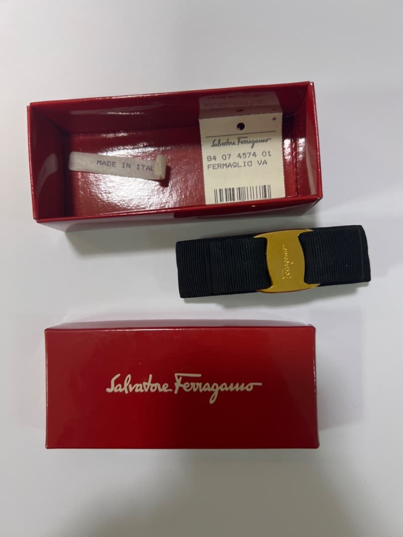 may Salvatore Ferragamo 黒リボン　バレッタ