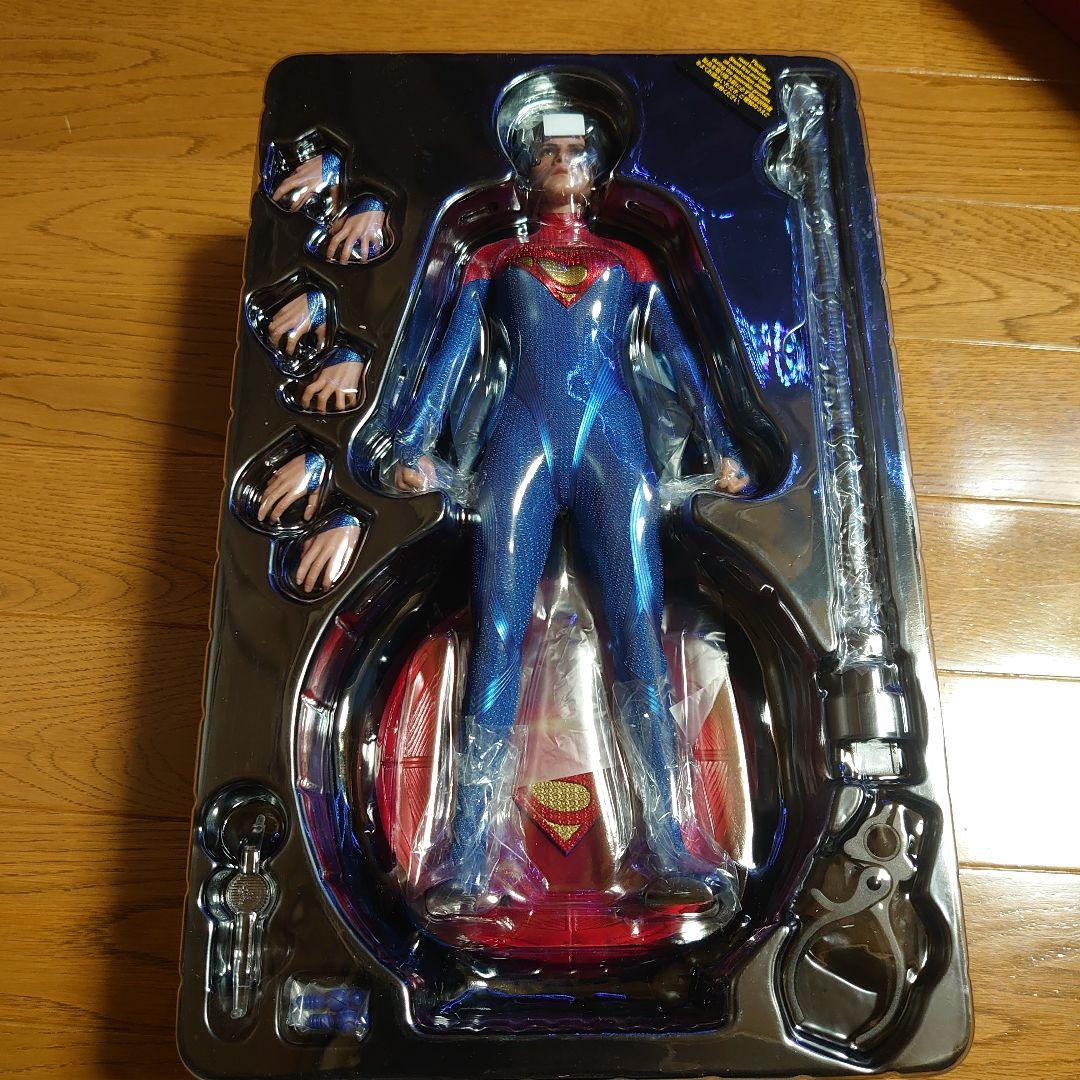 ホットトイズ スーパーガール 1/6 フィギュア