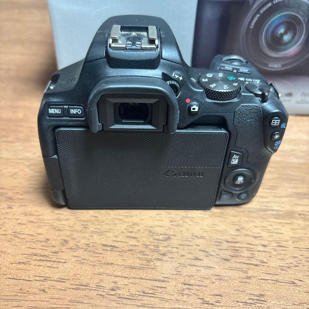 Canon EOS Kiss X10本体とレンズ付き