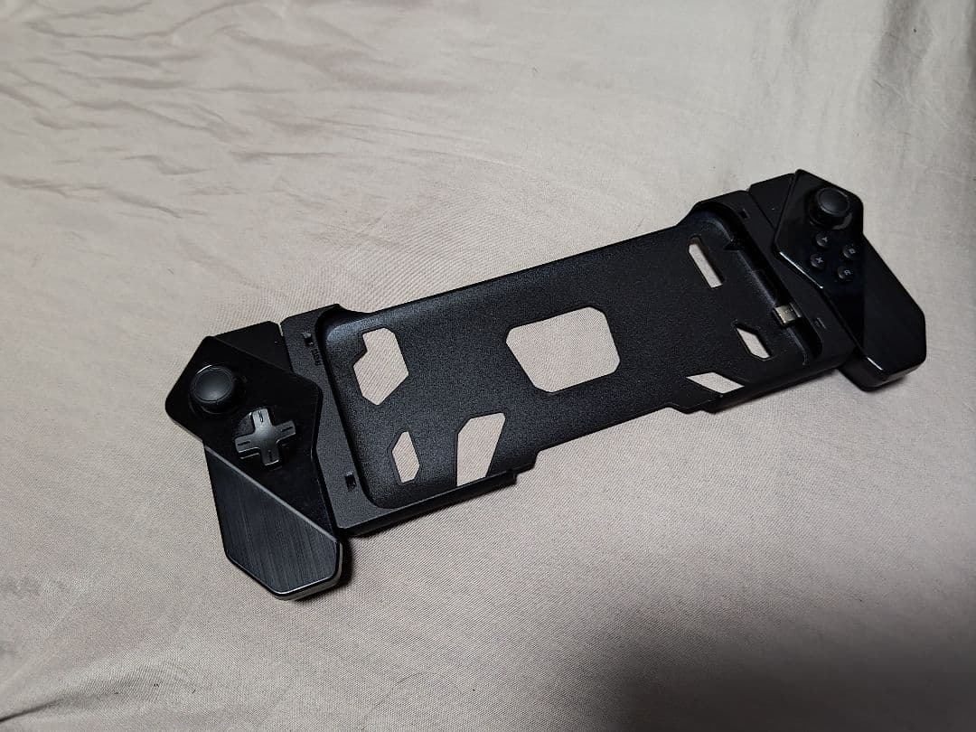 ASUS ROGフォンとROGクナイ コアゲームパッド