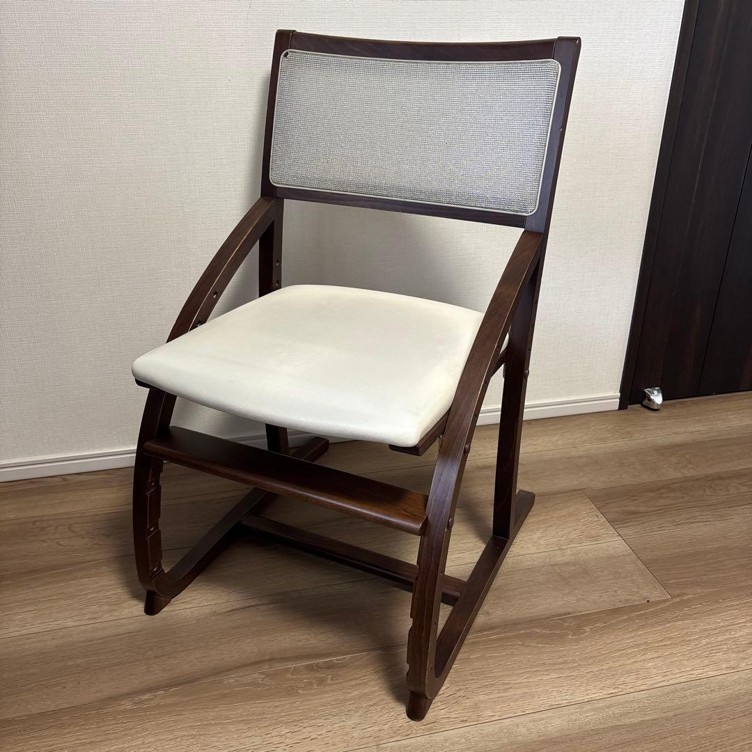 カリモク　デスクチェア　学習椅子　モカブラウン　XT2401IK