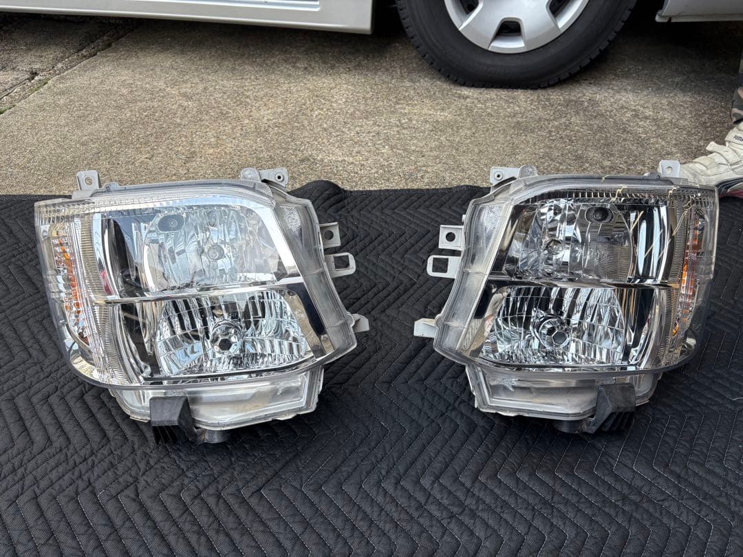 ハイエース200系ワイド3型 ヘッドライトのセット