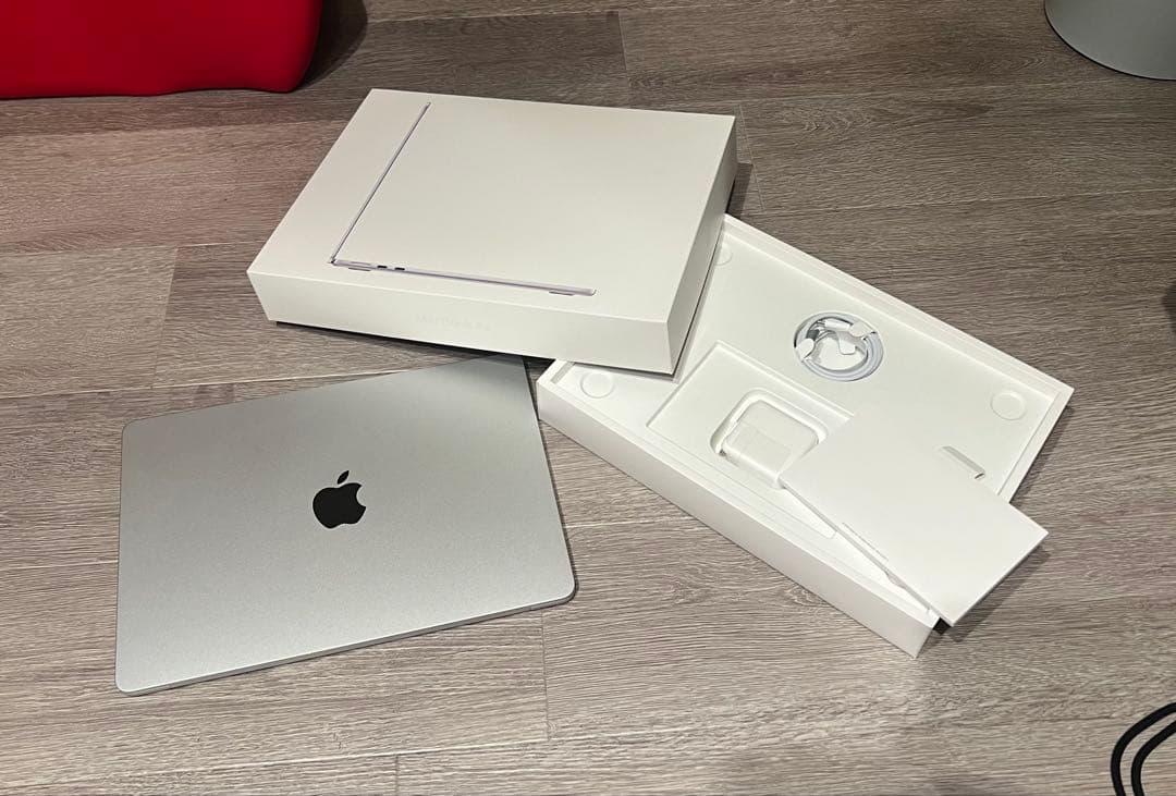 MacBook Air 13.6 2022 M2 8GB 256GB 超美品