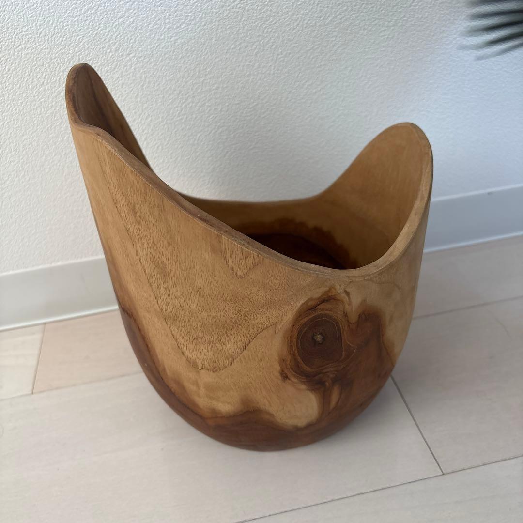 フェイクグリーンと木の鉢