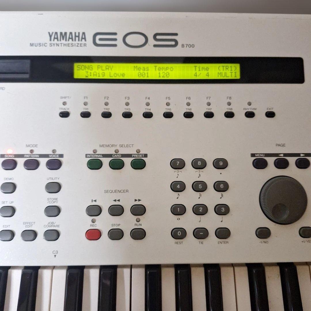 YAMAHA　 EOS B700 シンセサイザー