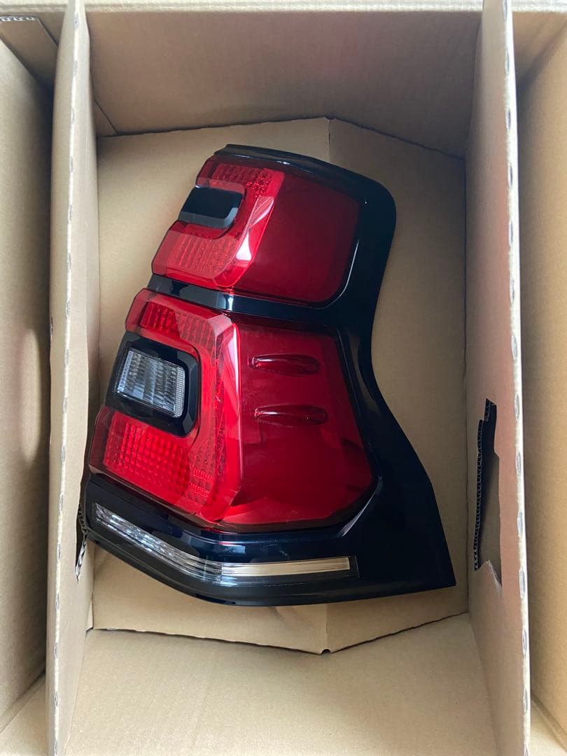 ランドクルーザープラド　150後期　テールランプ 右