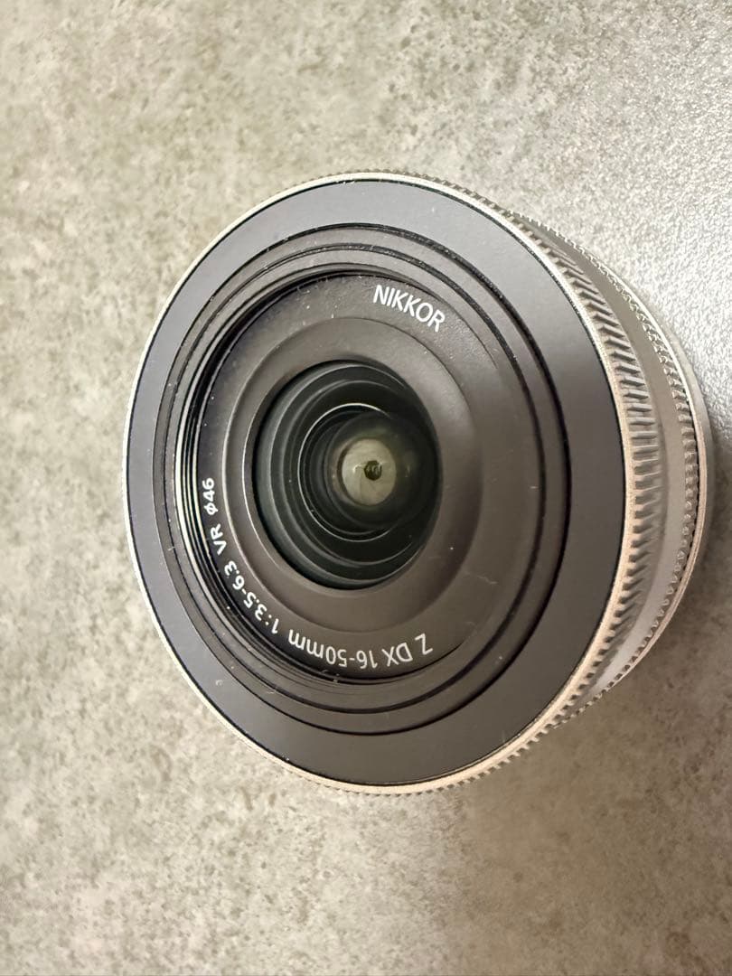 Nikonミラーレス一眼　Z fc レンズキット　シルバー　シャッター回数61回