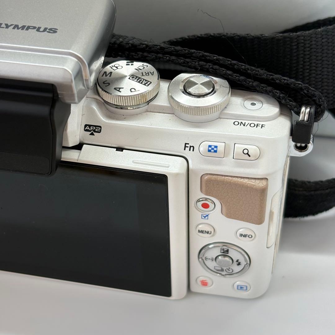 2772 オリンパス PEN lite PL7 ミラーレス一眼 カメラ