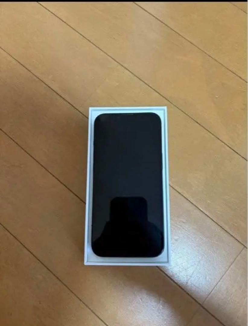 アイフォン13本体　iPhone13 黒色　バッテリー80%