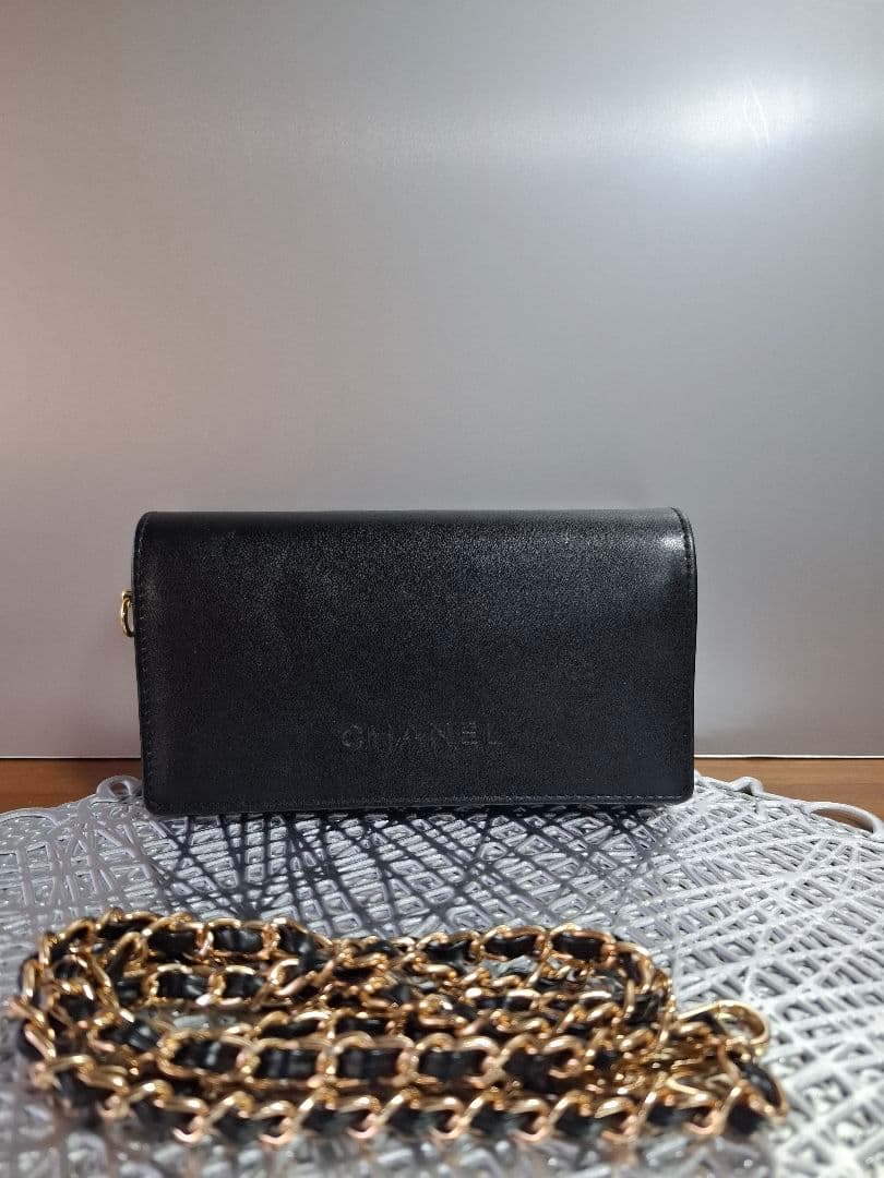 CHANEL 　ロゴマトラッセ　サングラスケース　斜め掛け