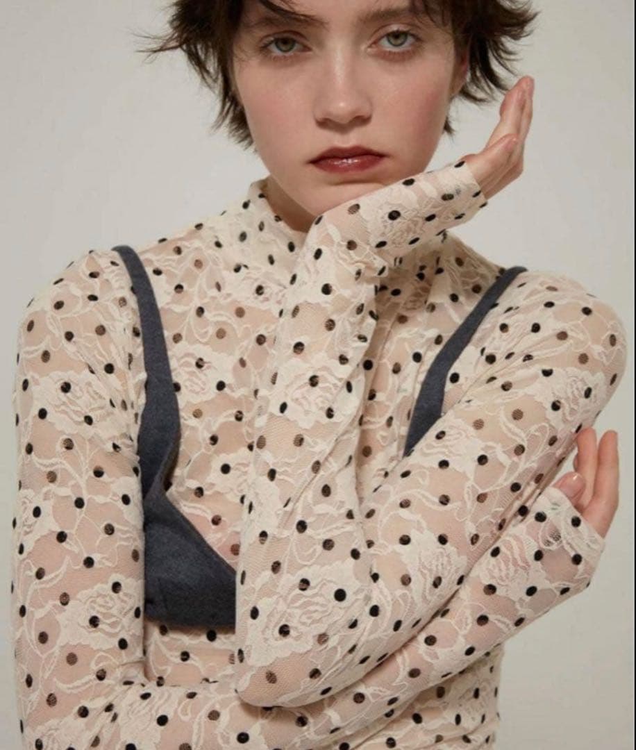 トップス POPPY DOT LACE SEE-THROUGH TOP HIGH NECK