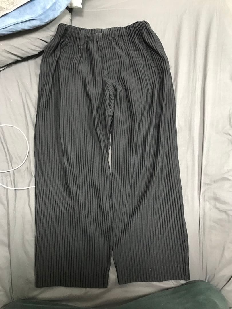 オムプリッセイッセイミヤケ　スラックス　サイズ1 黒