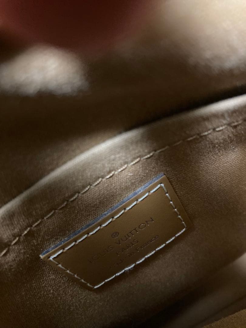 ルイヴィトン パッシィPM エピ キャメル ビジネスバッグ 自立するバッグ