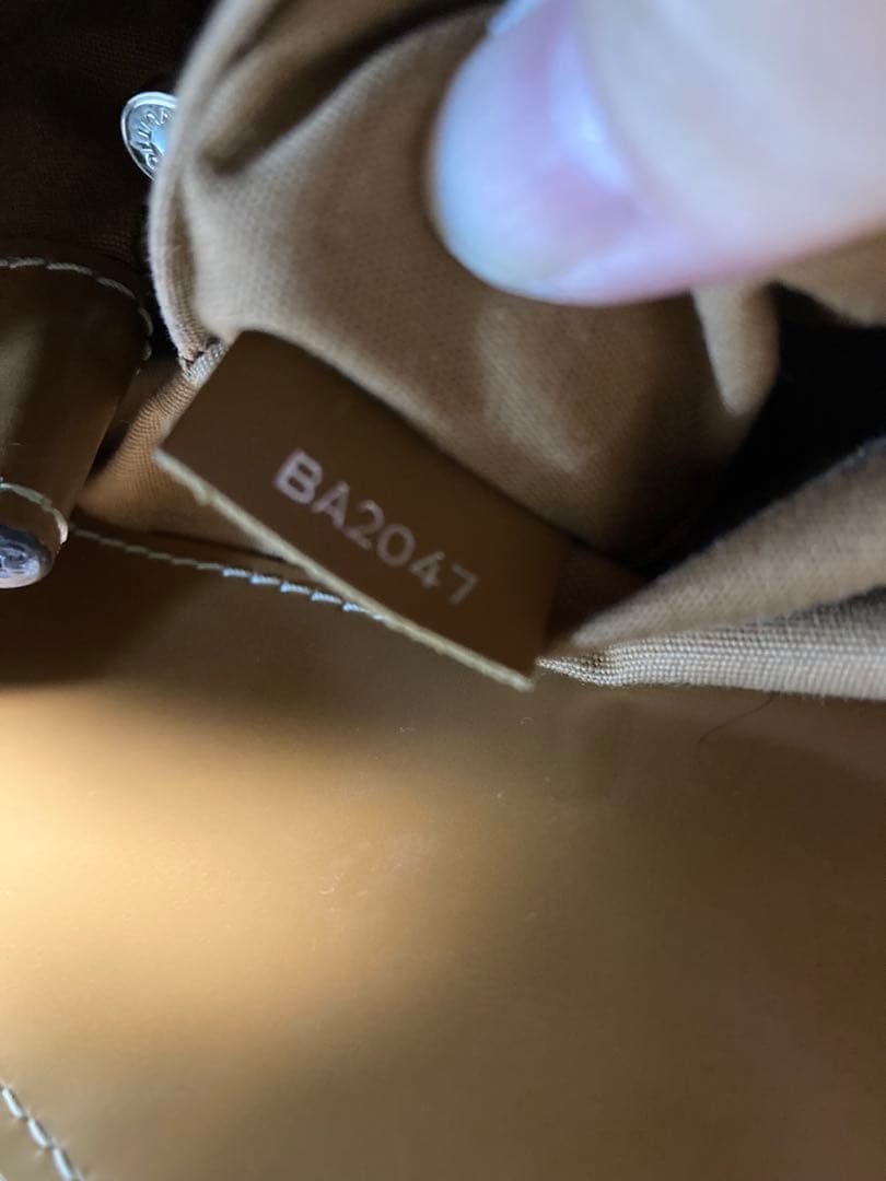 ルイヴィトン パッシィPM エピ キャメル ビジネスバッグ 自立するバッグ