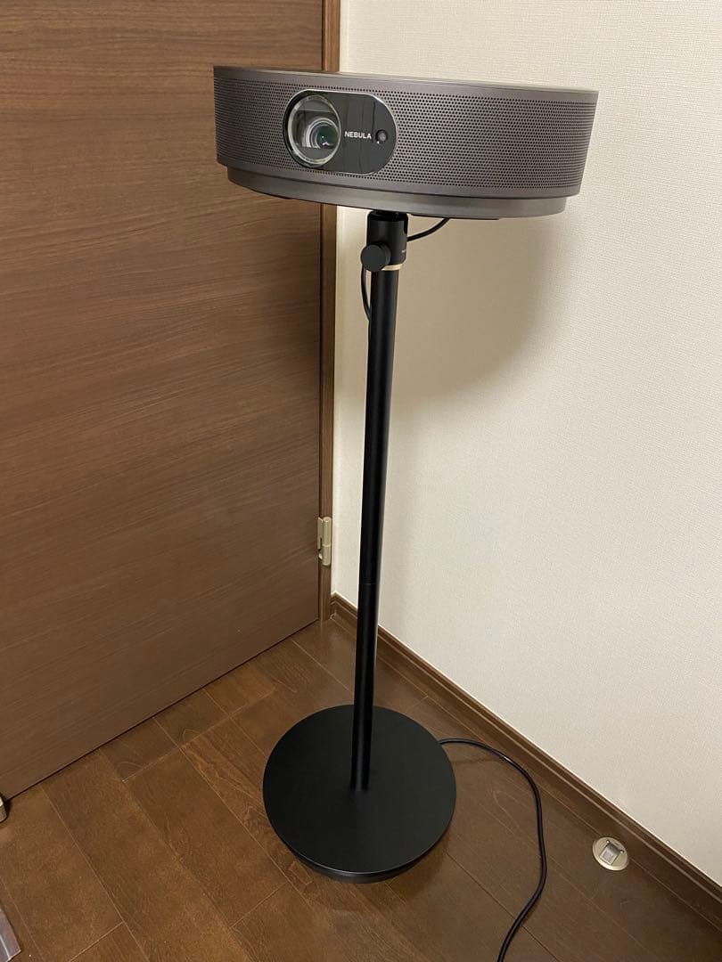 Nebula Cosmos Max 4Kプロジェクター本体とフロアスタンドセット