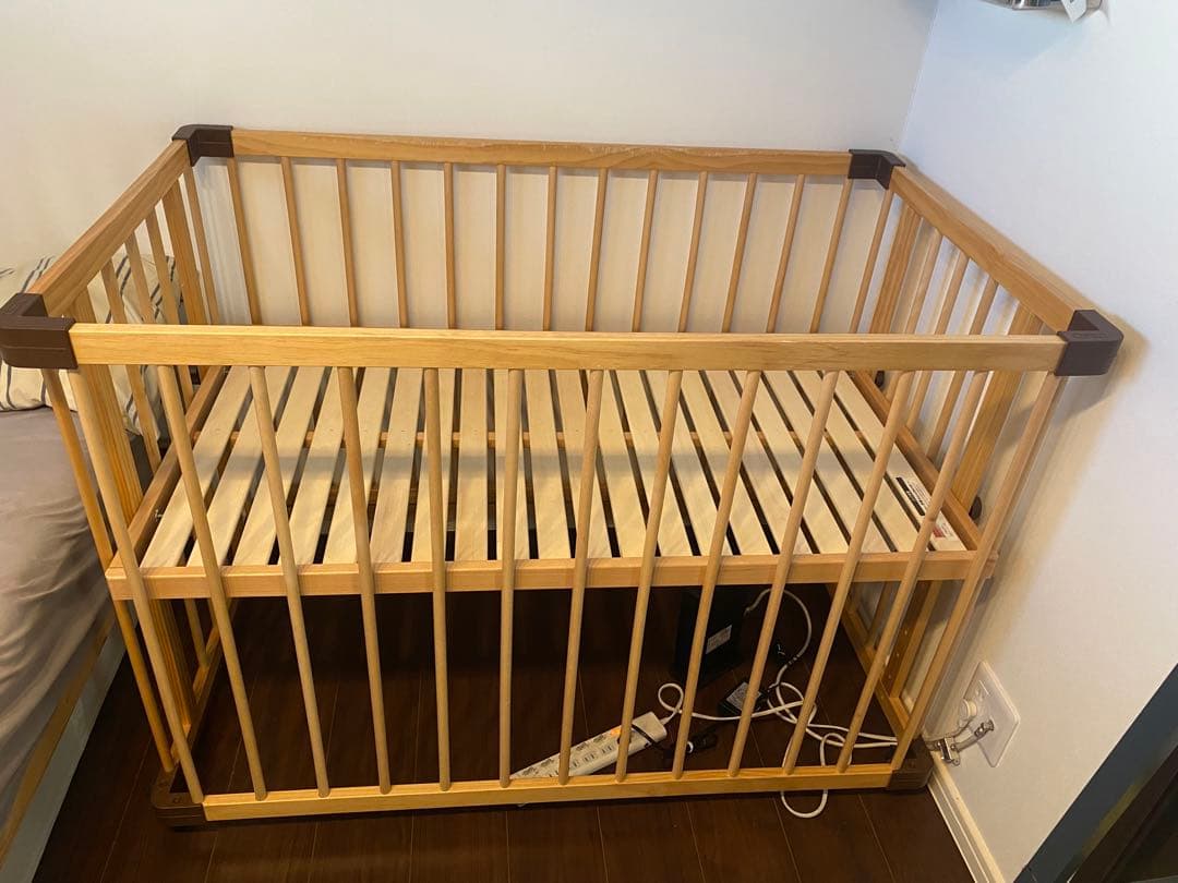 【年内限定出品】ファルスカ　ベビーベッド　ベッドサイド　キャスター付き